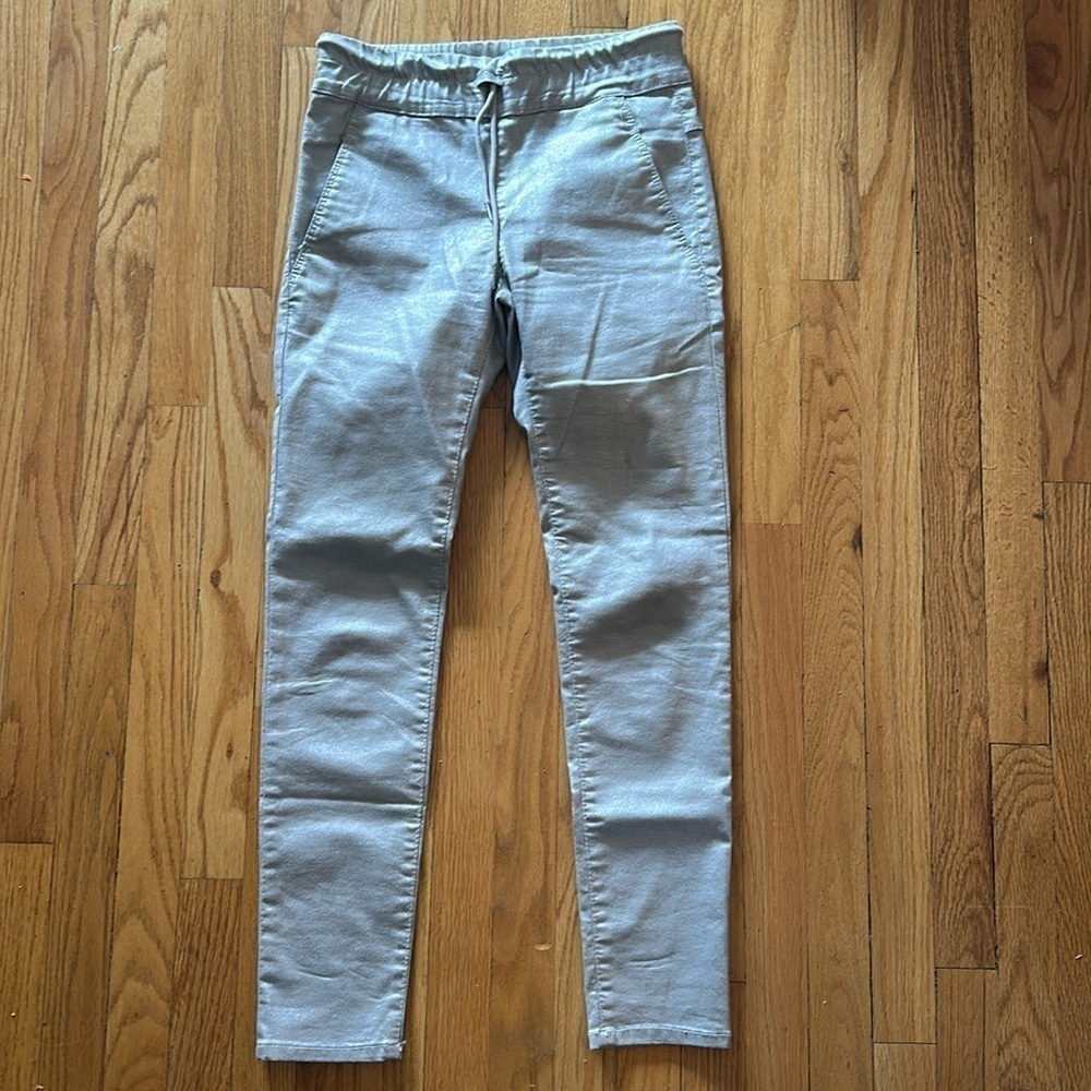 Bevy Flog sz 25 silver pants great pre owned condition